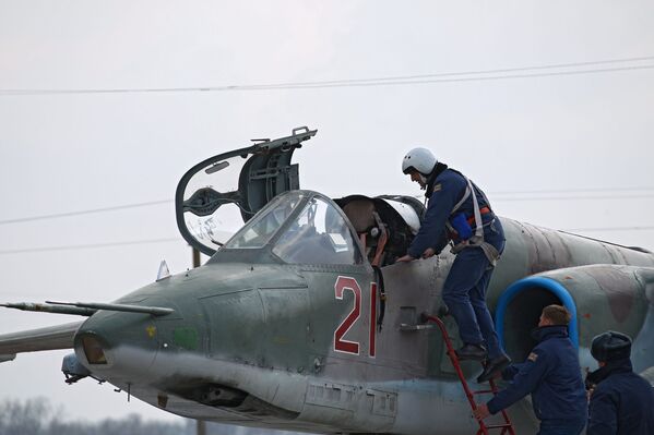 Пилот штурмовика СУ-25СМ во время окружного этапа конкурса Авиадартс-2019 в Краснодарском крае - Sputnik Mundo