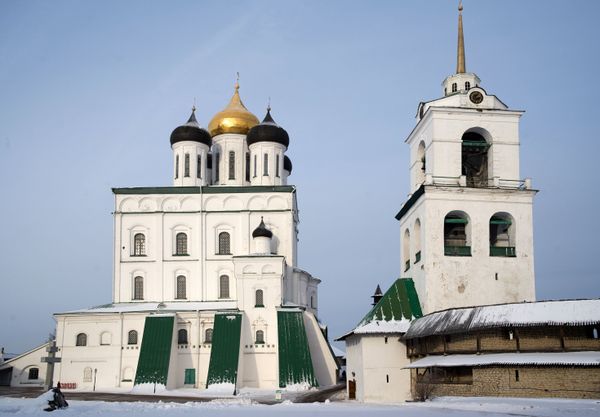 Una catedral en la ciudad de Pskov, Rusia - Sputnik Mundo