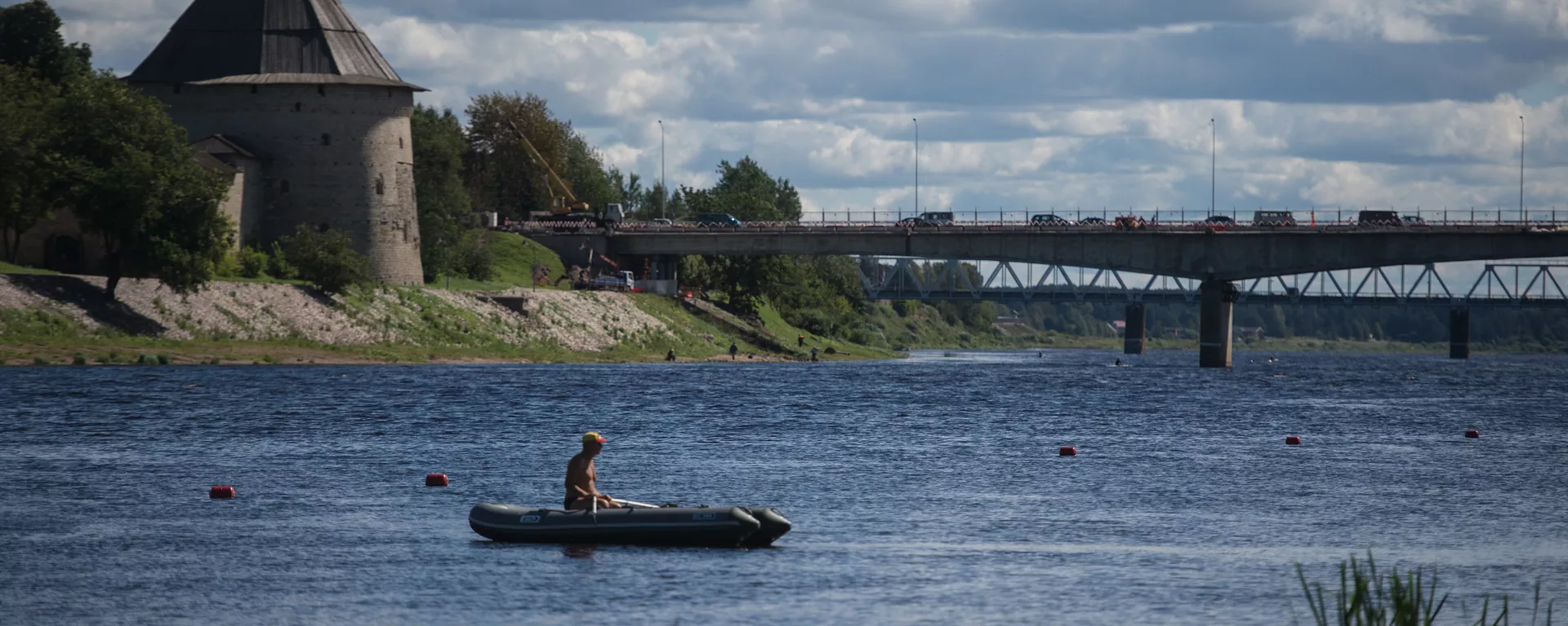 Un puente sobre el río en Pskov Un puente sobre el río en Pskov - Sputnik Mundo, 1920, 29.08.2023