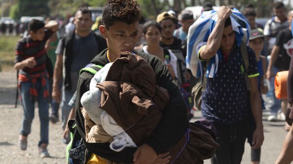 Caravana de migrantes centroamericanos (imagen referencial) - Sputnik Mundo