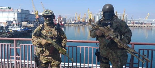 Hombres armados patrullan las calles de la ciudad de Odesa (Ucrania) Hombres armados patrullan las calles de la ciudad de Odesa (Ucrania) - Sputnik Mundo