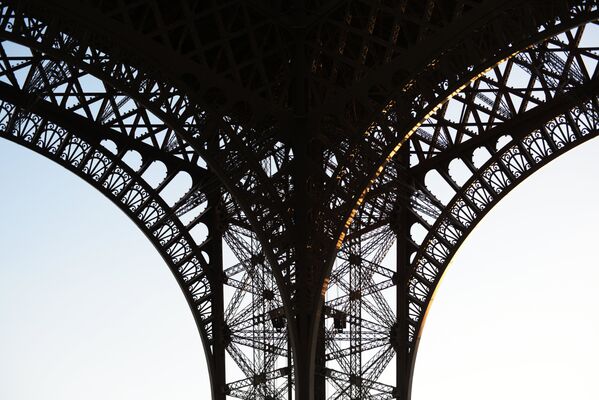 ¡Felicidades! La Torre Eiffel celebra su aniversario 130 - Sputnik Mundo