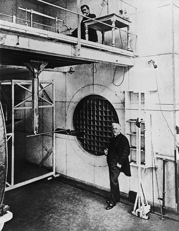 ¡Felicidades! La Torre Eiffel celebra su aniversario 130 - Sputnik Mundo