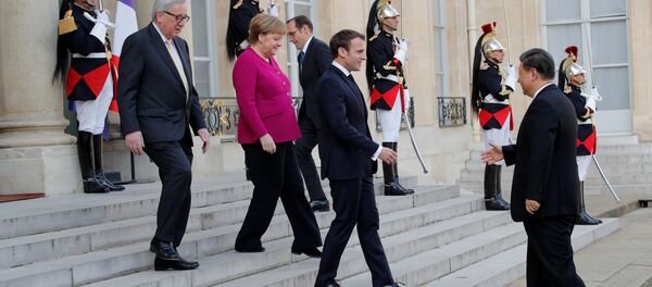 Jean-Claude Juncker, Angela Merkel y Emmanuel Macron reciben a Xi Jinping - Sputnik Mundo