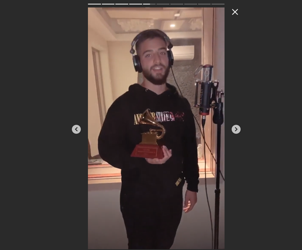 Maluma con su premio Granmy 2018 - Sputnik Mundo