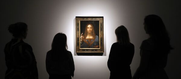 La pintura 'Salvator Mundi' de Leonardo Da Vinci, en exhibición en la casa de subastas Christie de Londres - Sputnik Mundo