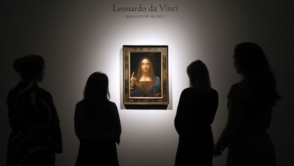 La pintura 'Salvator Mundi' de Leonardo da Vinci, en exhibición en la casa de subastas Christie de Londres - Sputnik Mundo