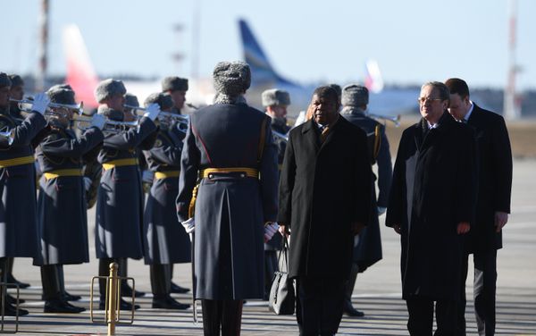 El presidente de Angola, Joao Lorenco, y el vicecanciler ruso Mijaíl Bogdánov El presidente de Angola, Joao Lorenco, y el vicecanciler ruso Mijaíl Bogdánov - Sputnik Mundo