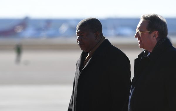 El presidente de Angola, Joao Lorenco, y el vicecanciler ruso Mijaíl Bogdánov El presidente de Angola, Joao Lorenco, y el vicecanciler ruso Mijaíl Bogdánov - Sputnik Mundo