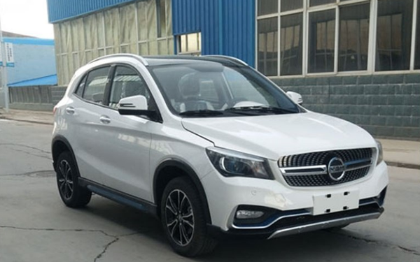 El K One es una burda copia china de un Mercedes-Benz - Sputnik Mundo