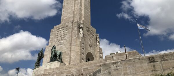 La ciudad de Rosario, la tercera en población de Argentina, es conocida por ser cuna de la bandera nacional y el monumento dedicado a esta; pero también por ser un centro de narcotráfico en el presente - Sputnik Mundo