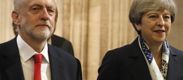 El líder laborista británico, Jeremy Corbyn, y la primera ministra del Reino Unido, Theresa May (archivo) El líder laborista británico, Jeremy Corbyn, y la primera ministra del Reino Unido, Theresa May (archivo) - Sputnik Mundo