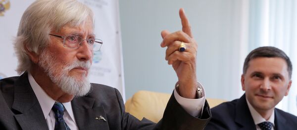 El reconocido oceanólogo francés Jean-Michel Cousteau (izquierda) El reconocido oceanólogo francés Jean-Michel Cousteau (izquierda) - Sputnik Mundo