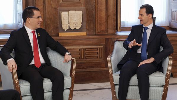 El canciller de Venezuela, Jorge Arreaza y el presidente de Siria, Bashar Asad El canciller de Venezuela, Jorge Arreaza y el presidente de Siria, Bashar Asad - Sputnik Mundo