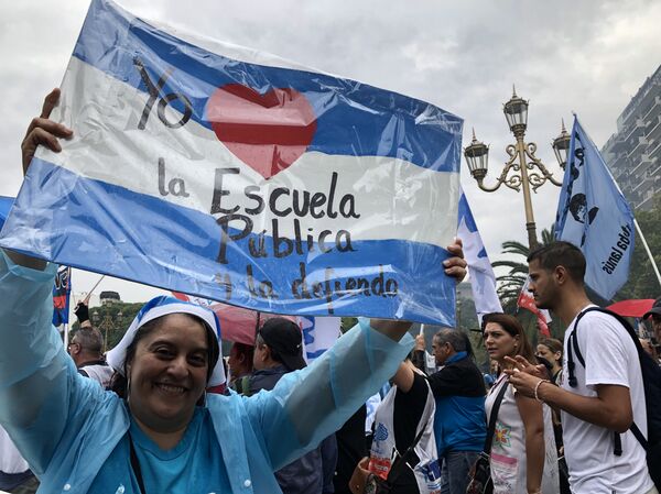 Los argentinos protestaron frente al Congreso por la precaria situación económica del país - Sputnik Mundo