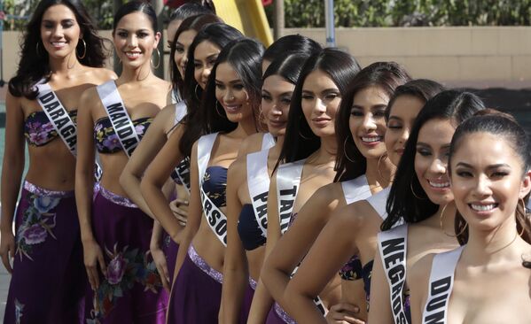 El secreto de la belleza aflora en la presentación de las candidatas a Miss Filipinas - Sputnik Mundo