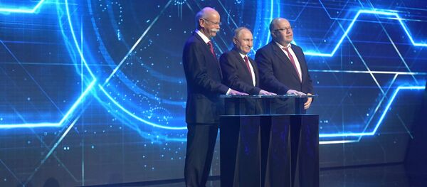 El presidente ruso, Vladímir Putin, participa en la ceremonia de inauguración de la planta de ensamblaje de automóviles Mercedes-Benz en la región de Moscú - Sputnik Mundo
