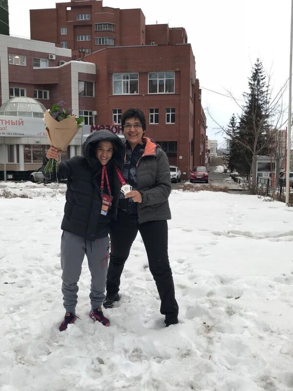 Laura Martinel y Paula Pareto en la nieve de Ekaterimburgo - Sputnik Mundo