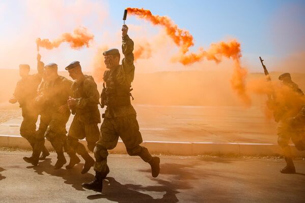 Rusia pone a prueba a su 'escuadra alada' - Sputnik Mundo