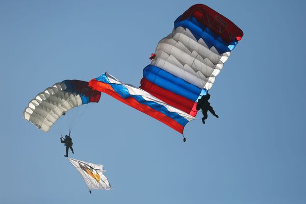 Rusia pone a prueba a su 'escuadra alada' - Sputnik Mundo