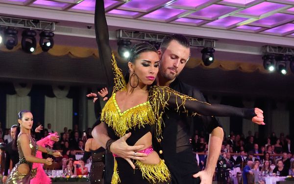 Manuel Frighetto y Daria Seredá, bailarines italianos - Sputnik Mundo