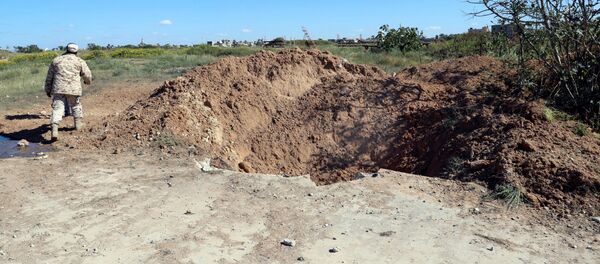 Consecuencias del bombardeo del aeropuerto Mitiga en Trípoli - Sputnik Mundo