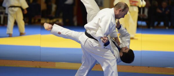 Vladímir Purin, presidente de Rusia, practicando judo - Sputnik Mundo