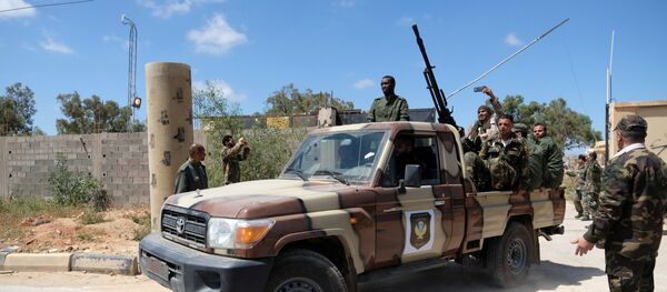 Los miembros del Ejército Nacional Libio comandados por Jalifa Haftar en Trípoli - Sputnik Mundo