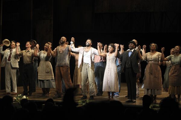 'Porgy and Bess' es una ópera que trata sobre el estilo de vida de los estadounidenses negros en Charleston, Carolina del Sur, a principios de la década de 1930. Aportó una gran riqueza de idiomas del blues y del jazz a la ópera. 'Porgy and Bess' es una ópera que trata sobre el estilo de vida de los estadounidenses negros en Charleston, Carolina del Sur, a principios de la década de 1930. Aportó una gran riqueza de idiomas del blues y del jazz a la ópera. - Sputnik Mundo