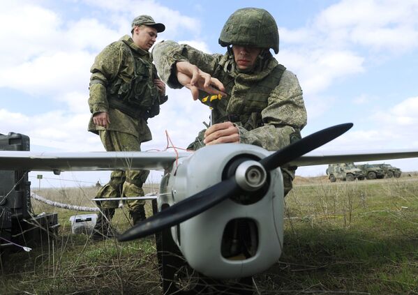 Ejercicios militares en Rusia de unidades de tanques y de la infantería mecanizada - Sputnik Mundo