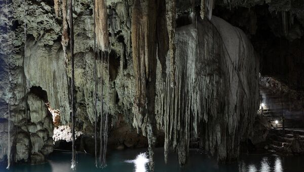 Un cenote de Yucatán (imagen referencial) - Sputnik Mundo