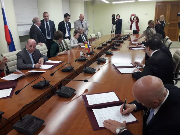 La ceremonia de la firma de la 'Alianza de universidades ruso-españolas' La ceremonia de la firma de la 'Alianza de universidades ruso-españolas' - Sputnik Mundo