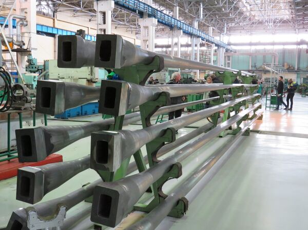 Larguerillos de las palas de la futura hélice del Mi-26 - Sputnik Mundo