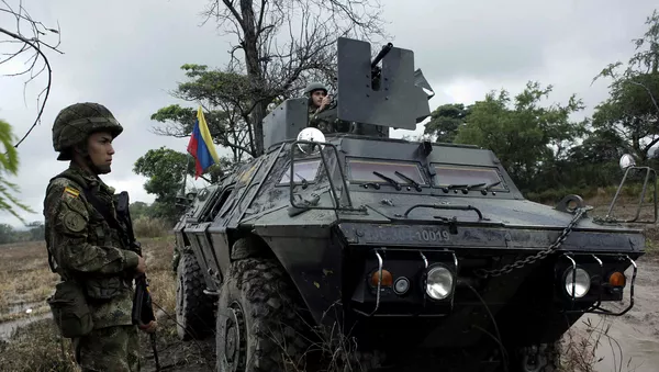 Militares colombianos de guardia en la frontera con Venezuela