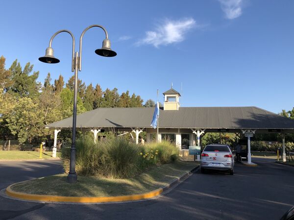 Una de las entradas a Nordelta, un exclusivo barrio privado de la provincia de Buenos Aires - Sputnik Mundo