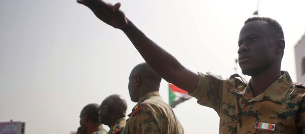 Un militar en Sudán - Sputnik Mundo