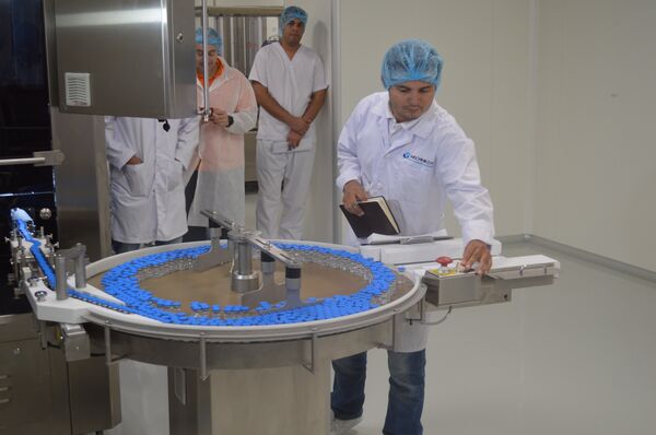 Producción de vacunas en la planta Méchnikov - Sputnik Mundo