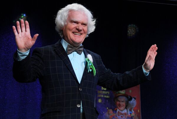 Yuri Kuklachov recibe a los periodistas en el Teatro de los Gatos, en vísperas de su 70 cumpleaños - Sputnik Mundo