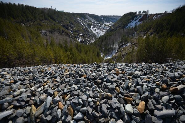 Una excursión por la única mina de esmeralda de Rusia - Sputnik Mundo