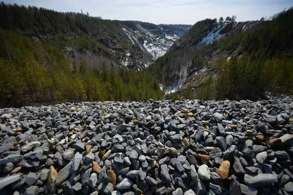 Una excursión por la única mina de esmeralda de Rusia - Sputnik Mundo
