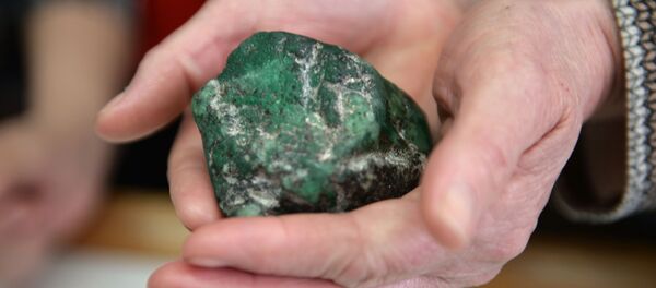 Una excursión por la única mina de esmeralda de Rusia - Sputnik Mundo