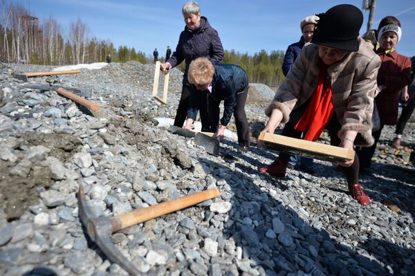 Una excursión por la única mina de esmeralda de Rusia - Sputnik Mundo