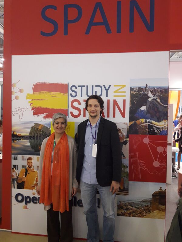 Patricia Onieva con Víctor Ternovsky - Sputnik Mundo