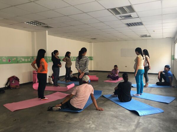 La preparación para el parto humanizado incluye la participación de los varones, para que vivan el proceso con responsabilidad junto a las embarazadas La preparación para el parto humanizado incluye la participación de los varones, para que vivan el proceso con responsabilidad junto a las embarazadas - Sputnik Mundo