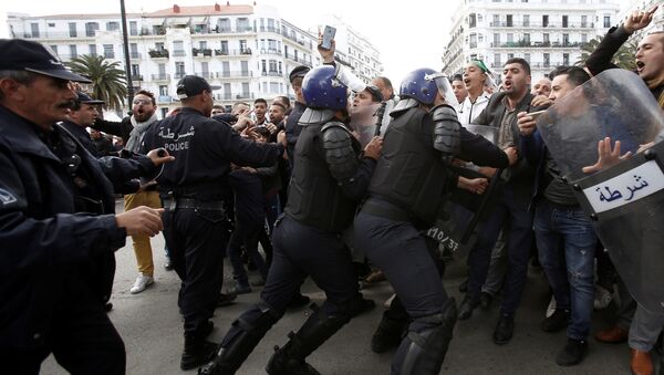 Protestas en Argelia - Sputnik Mundo