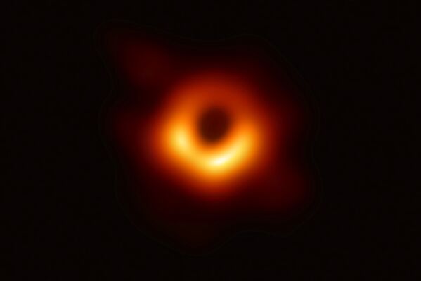 La primera foto de un agujero negro, tomada con una red global de telescopios, realizada por el proyecto Event Horizon Telescope (EHT) La primera foto de un agujero negro, tomada con una red global de telescopios, realizada por el proyecto Event Horizon Telescope (EHT) - Sputnik Mundo