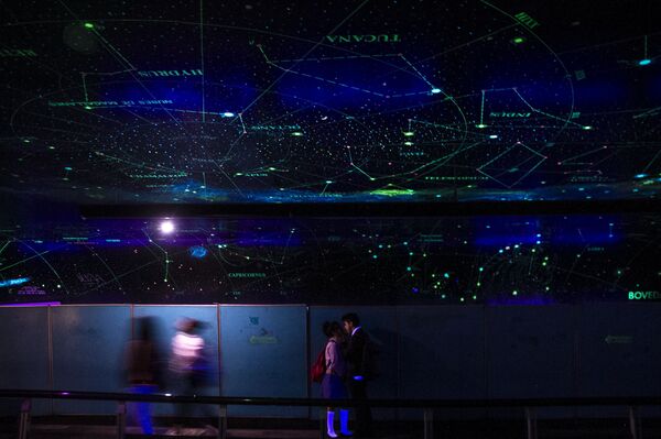 El túnel de la ciencia en la estación del metro La Raza, en México - Sputnik Mundo