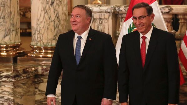 Mike Pompeo, secretario de Estado de EEUU y Martín Vizcarra, el presidente de Perú - Sputnik Mundo