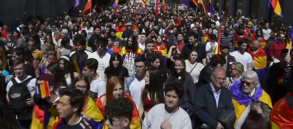 Más de un millar de personas marchan contra la monarquía en Madrid - Sputnik Mundo