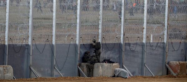 Los soldados israelíes en la frontera con la Franja de Gaza - Sputnik Mundo